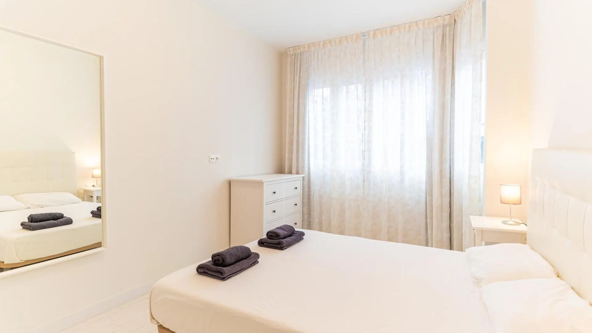 Trendyhomes City Center Almería Apartman