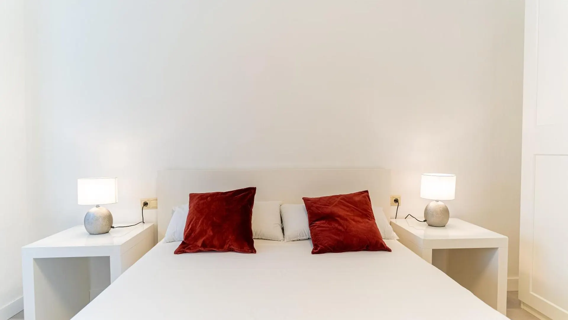Trendyhomes City Center Almeria Apartment