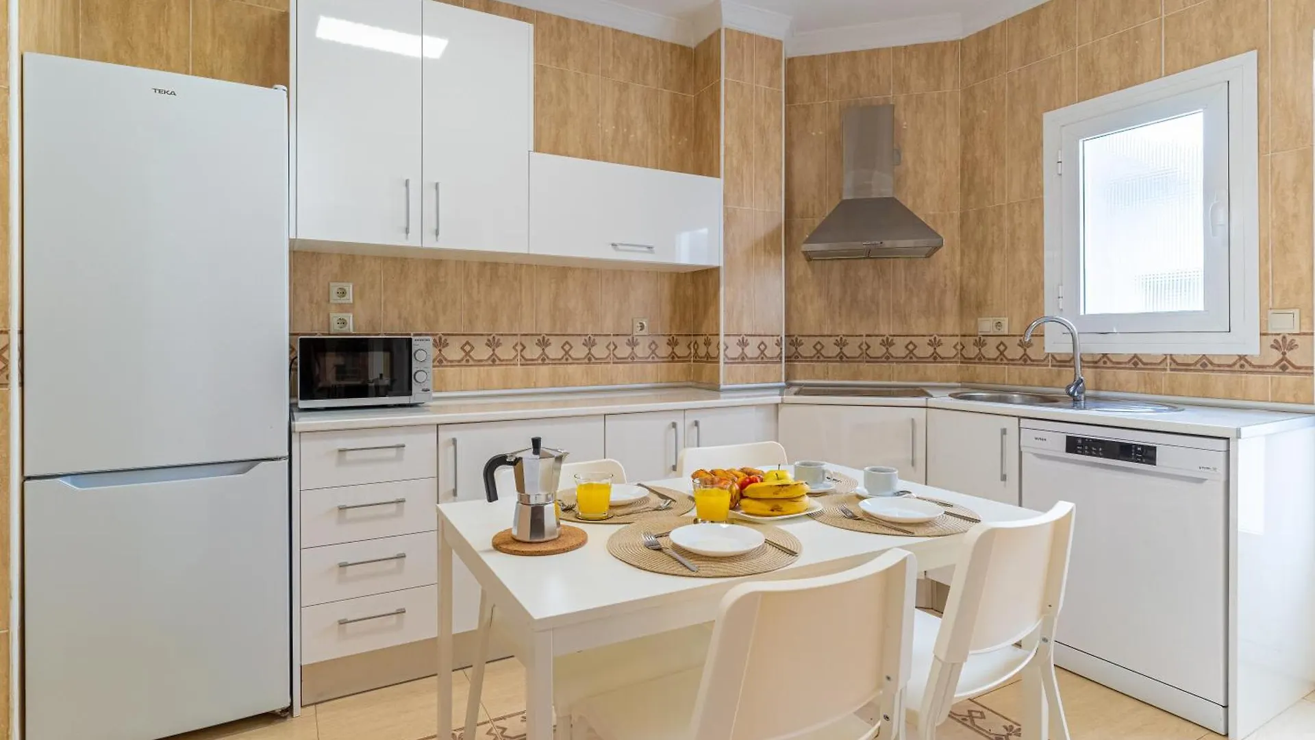 Trendyhomes City Center Almería Apartman