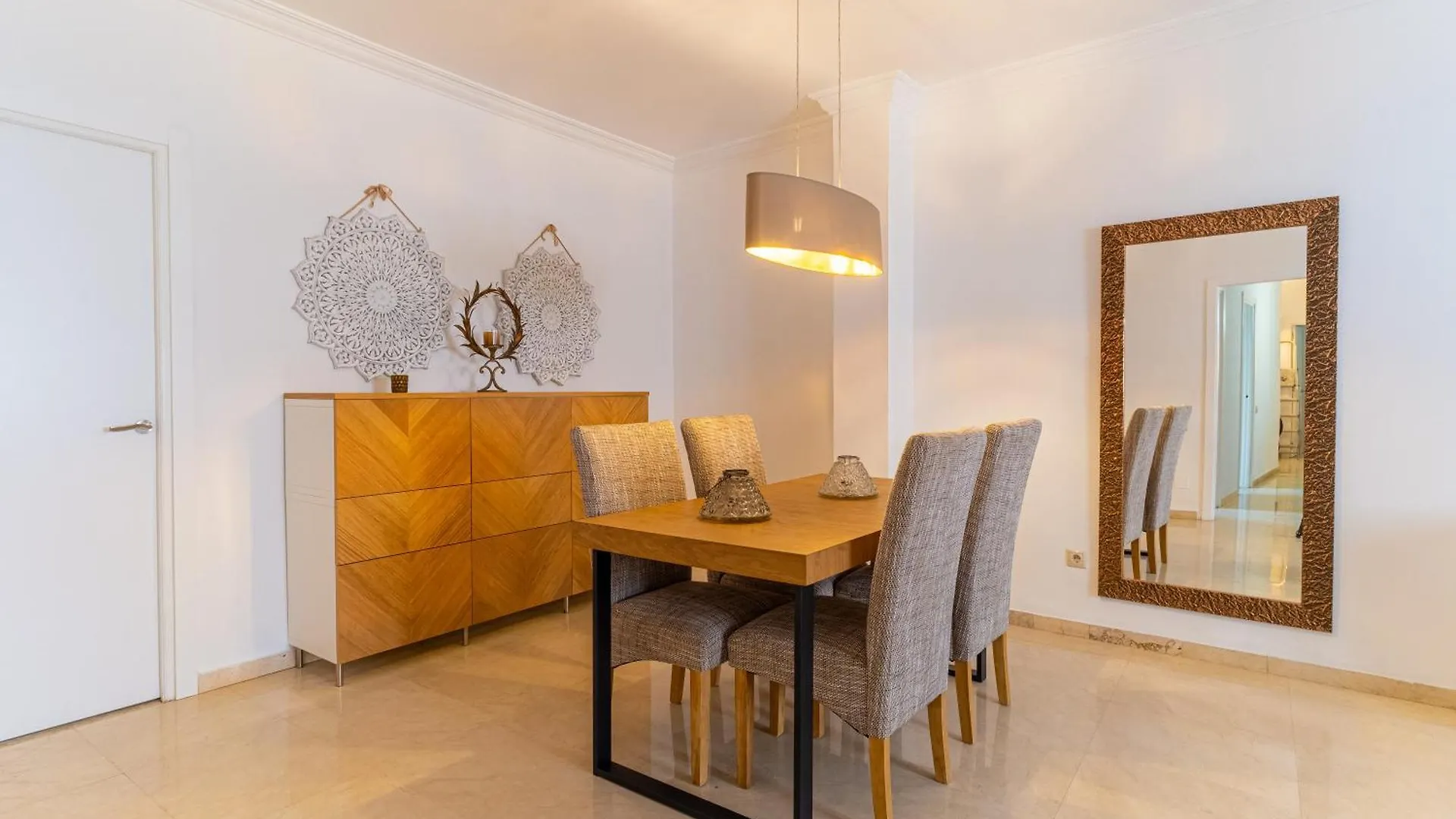 Trendyhomes City Center Almeria Apartment