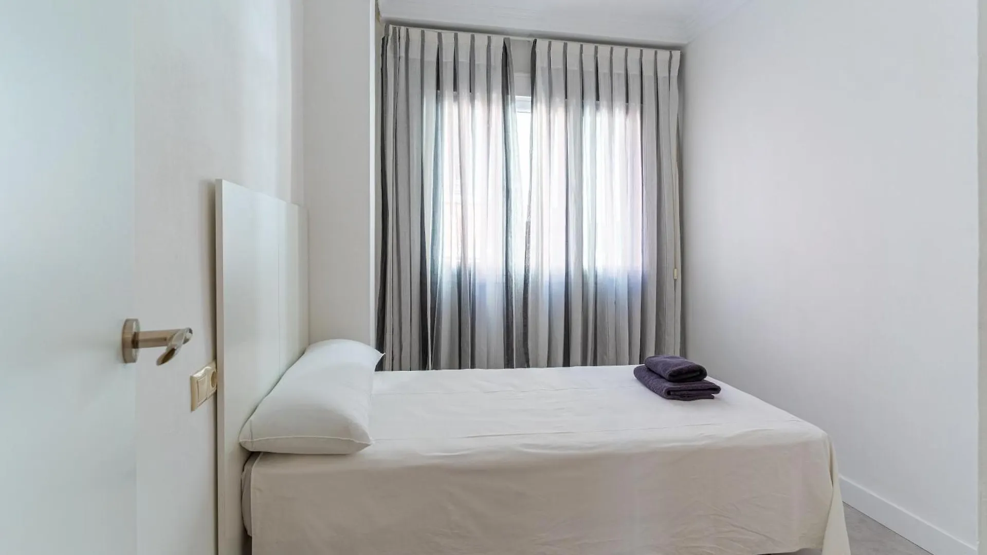Trendyhomes City Center Almeria Apartment